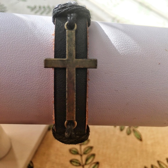 Black Leather cross Bracelet - Picture 2 of 2